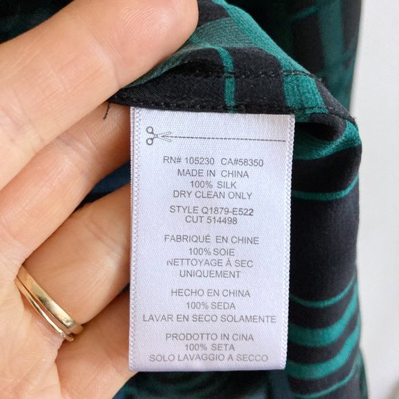 Equipment Women's Adalyn 100% Silk Shirt Blouse Black Ink Multi Camp V Collar S - Picture 13 of 14